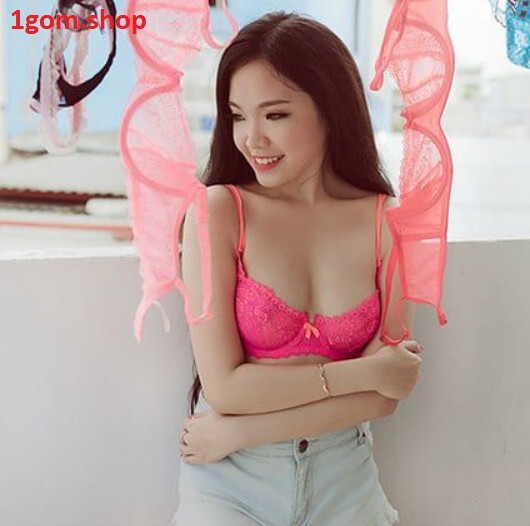 Ảnh Em gái mặc bikini