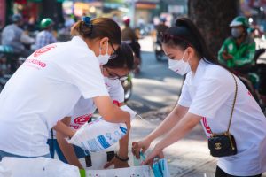 doi ngu tinh nguyen vien cua sodo66 chuan bi nhung phan qua 0d