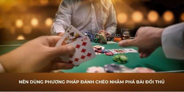 Nên dùng phương pháp đánh chéo nhằm phá bài đổi thủ